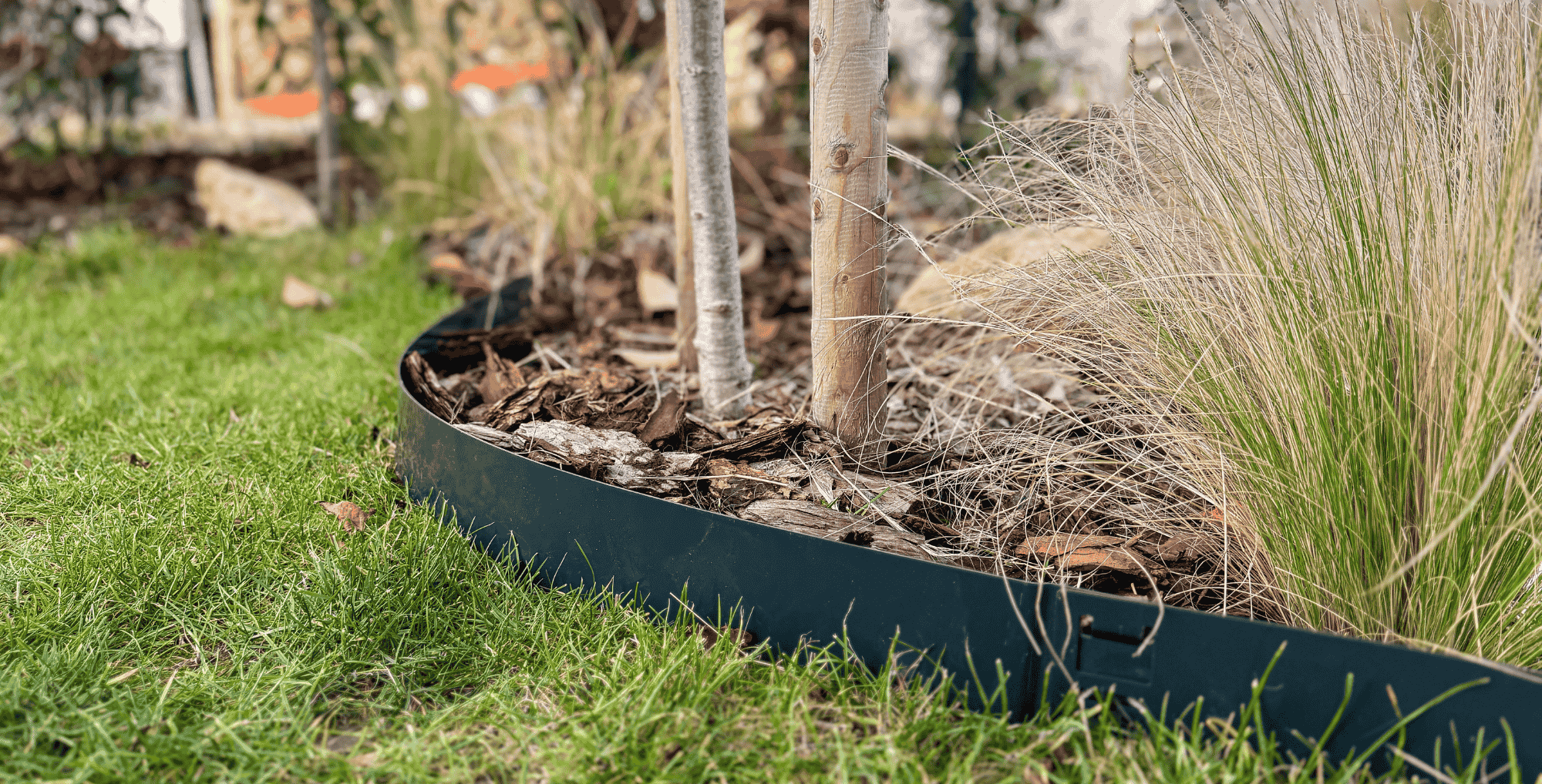 Kovový obrubník s hroty antracit